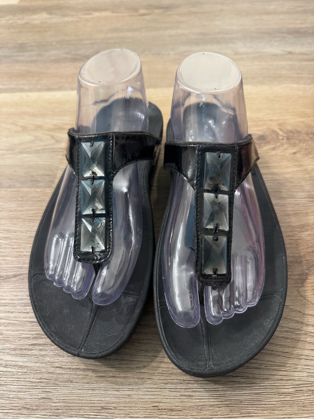 FitFlop Sandals Pietra Rhinestone Toe Post Thong Patent Leather Black Size 8